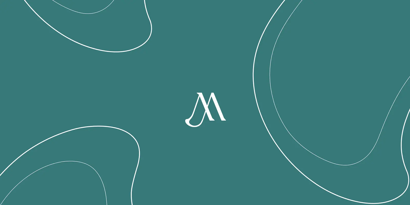 Aplicaciones impresas con papel holográfico parte del branding de Marka Comunicación Estratégica
